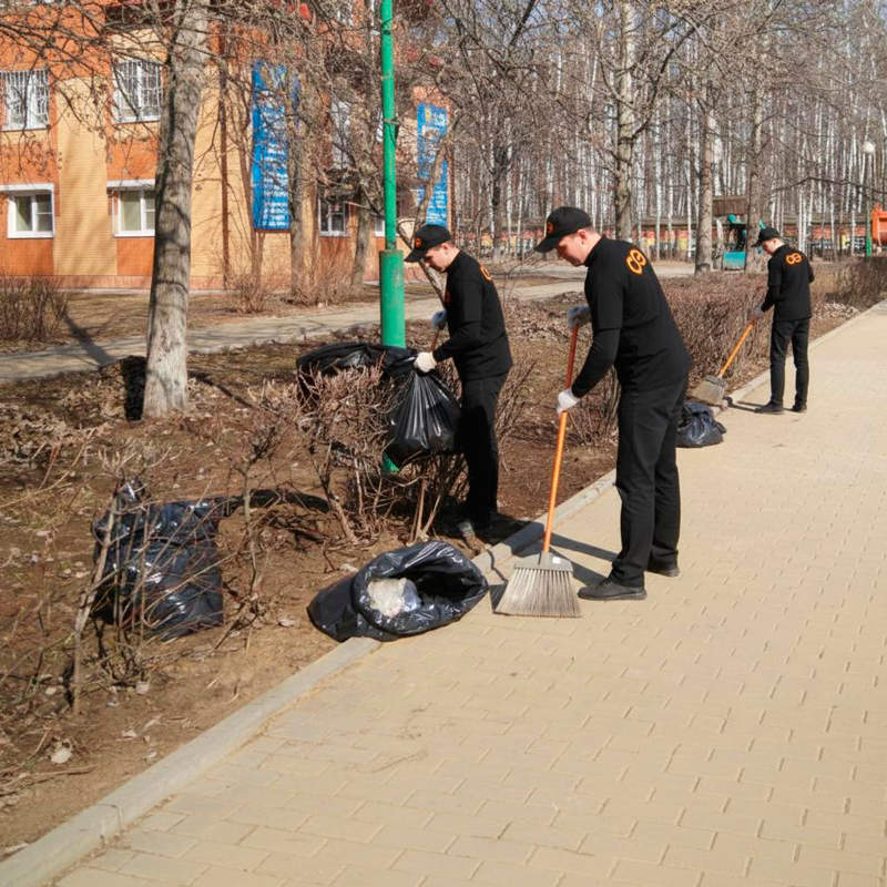 Уборка листьев в Железногорске-Илимском